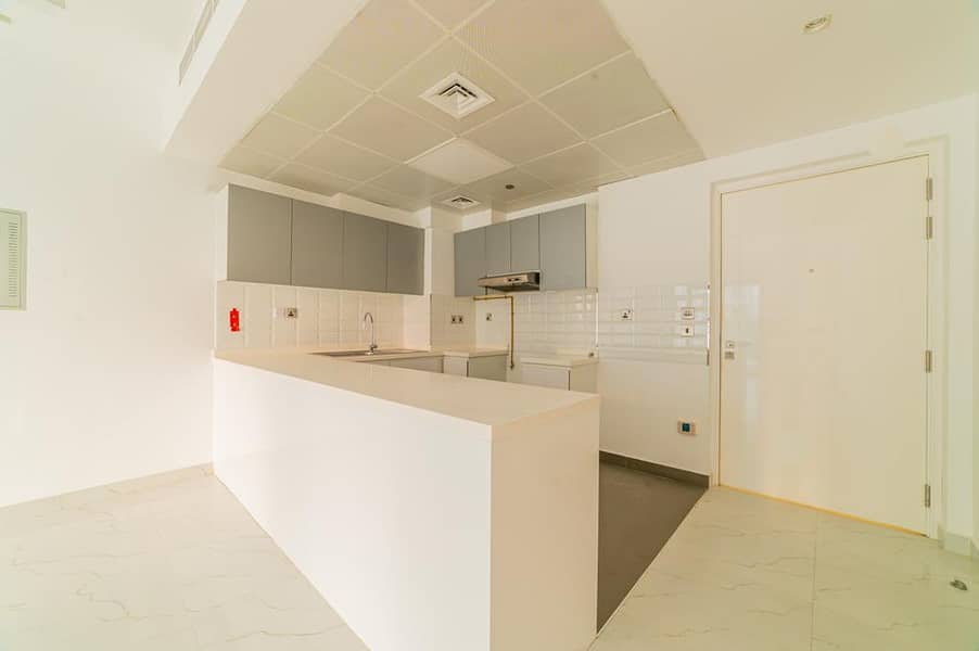 VACANT | POOL VIEW | FULLY UPGRADED - Image 10