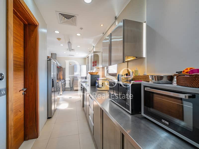 Luxury 5-Bedroom Villa with Private Pool - Image 10