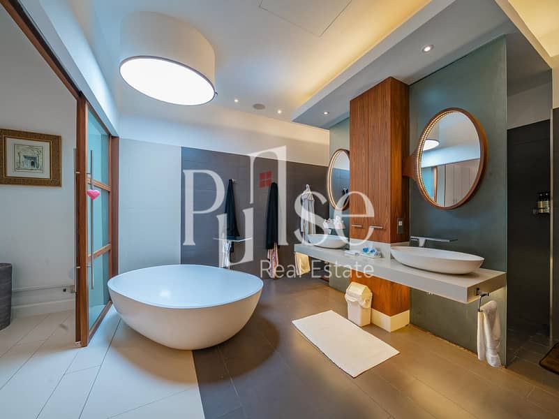 Luxury 5-Bedroom Villa with Private Pool - Image 26