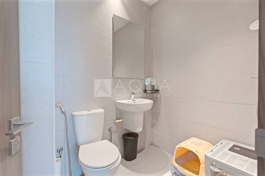 High Floor | Upgraded Corner Unit | Canal Views - Image 10