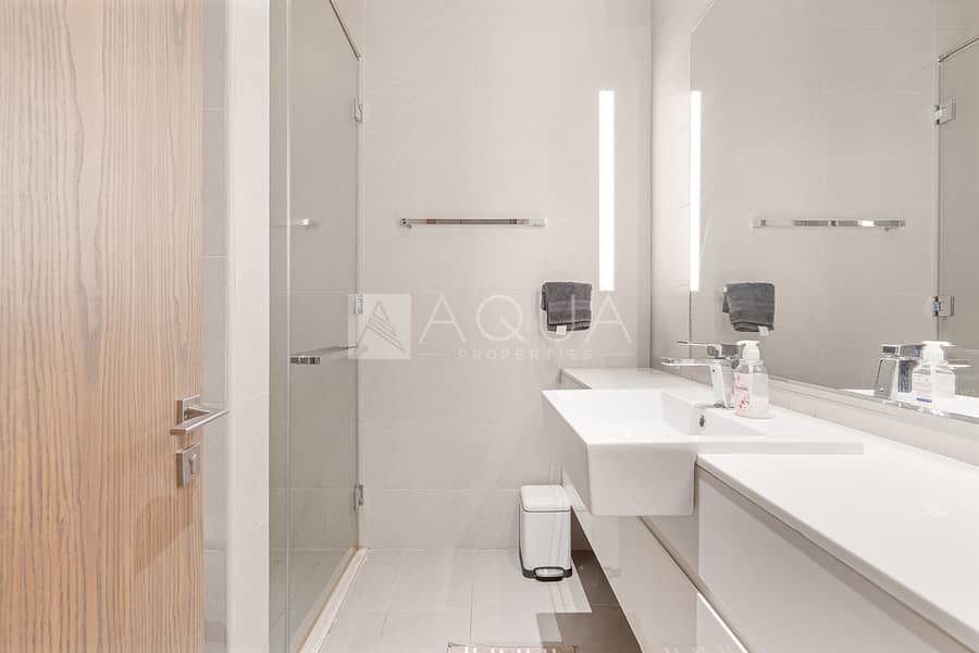 High Floor | Upgraded Corner Unit | Canal Views - Image 19