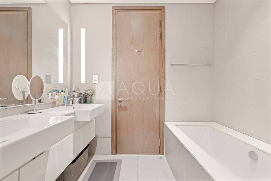 High Floor | Upgraded Corner Unit | Canal Views - Image 20