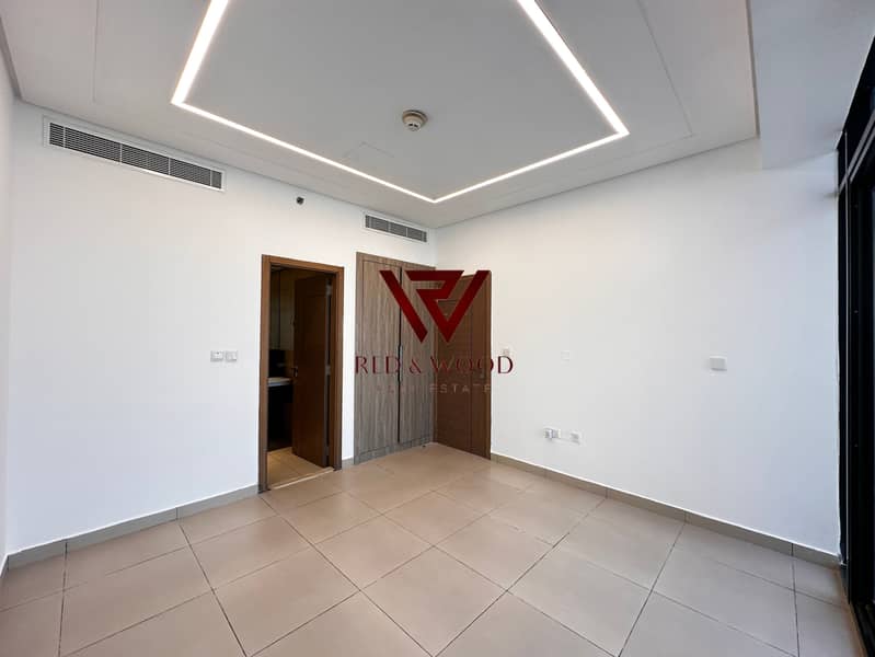 Pool View || Huge Size || Ready to Move