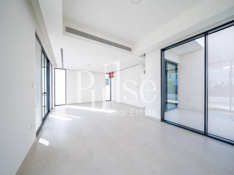 Premium 4BR Villa | Backing onto the park