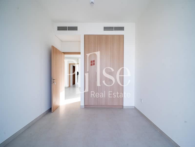 Premium 4BR Villa | Backing onto the park - Image 11