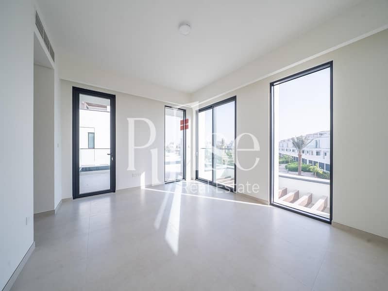 Premium 4BR Villa | Backing onto the park - Image 13