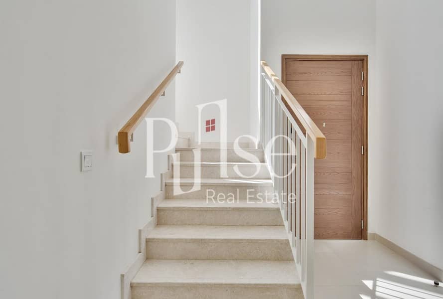 Corner Single Row 4BR | Prime Location - Image 6