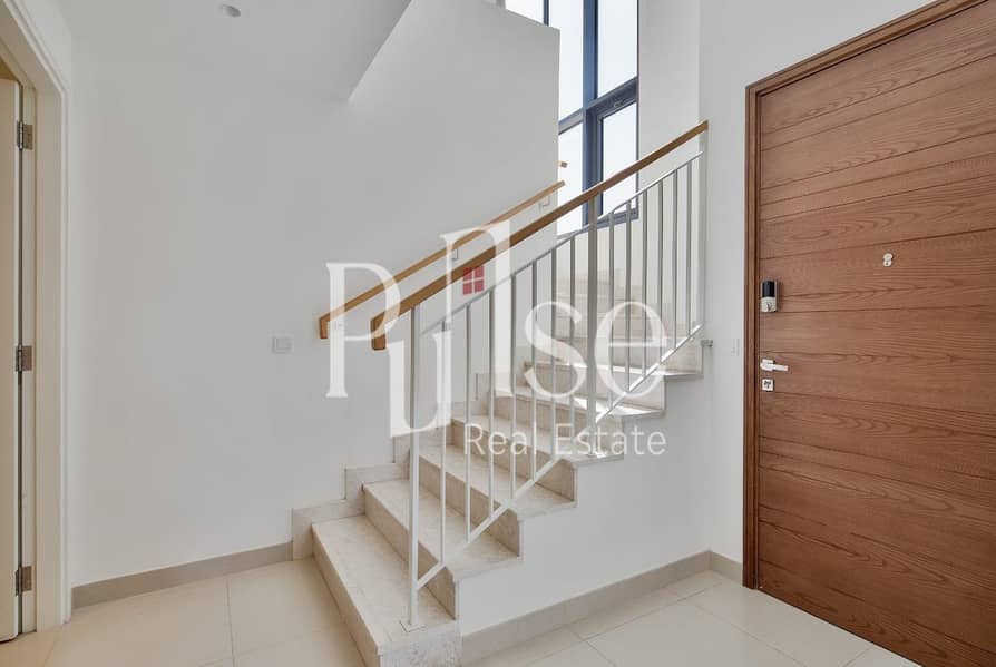 Corner Single Row 4BR | Prime Location - Image 7