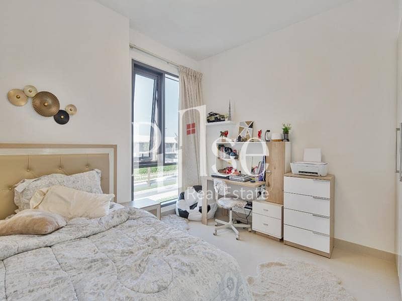 Corner Single Row 4BR | Prime Location - Image 10