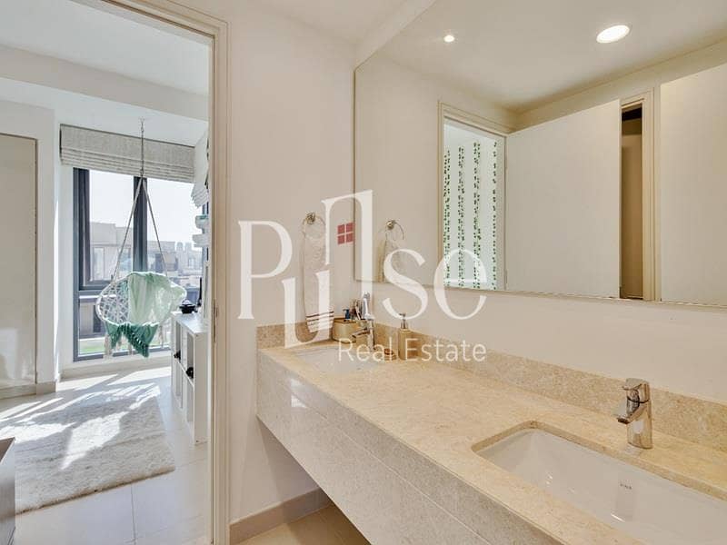 Corner Single Row 4BR | Prime Location - Image 14