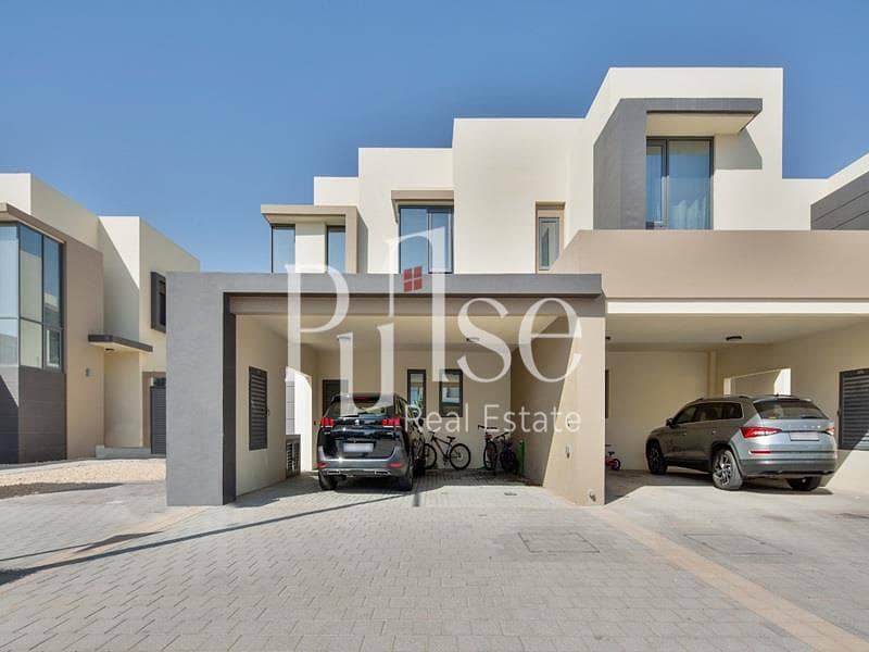 Corner Single Row 4BR | Prime Location - Image 16