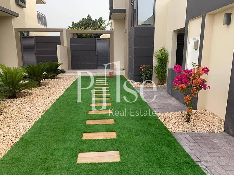 Corner Single Row 4BR | Prime Location - Image 20