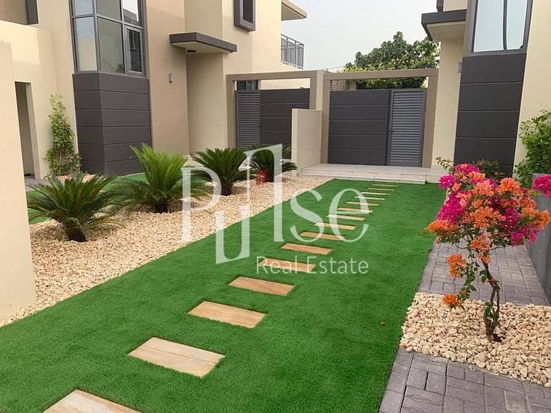 Corner Single Row 4BR | Prime Location - Image 22