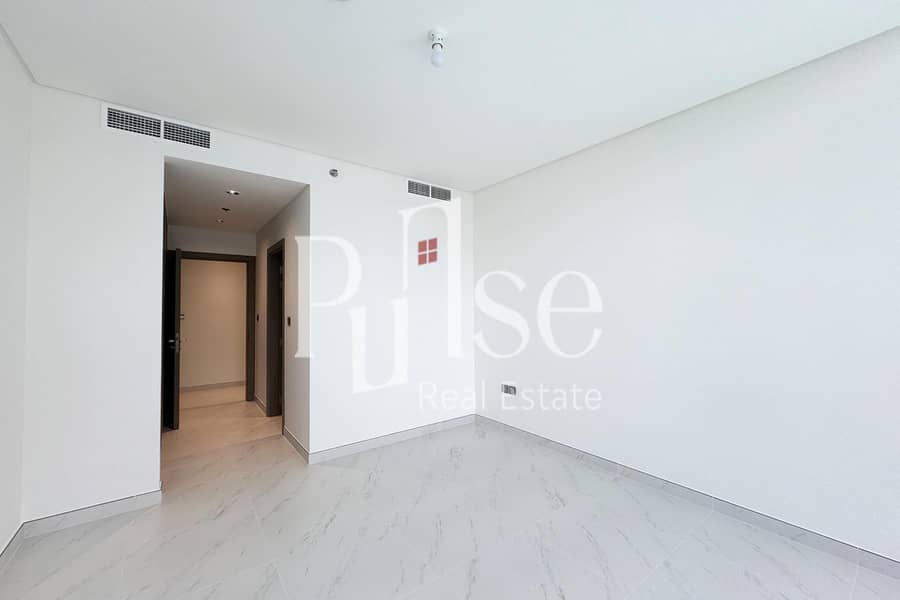 Modern 3BR and Maid’s | Corner Unit | Lagoon Views - Image 10