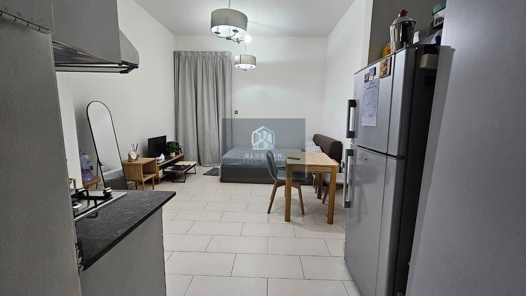 Near to Bus nd Metro Station | Pool View | Vacant