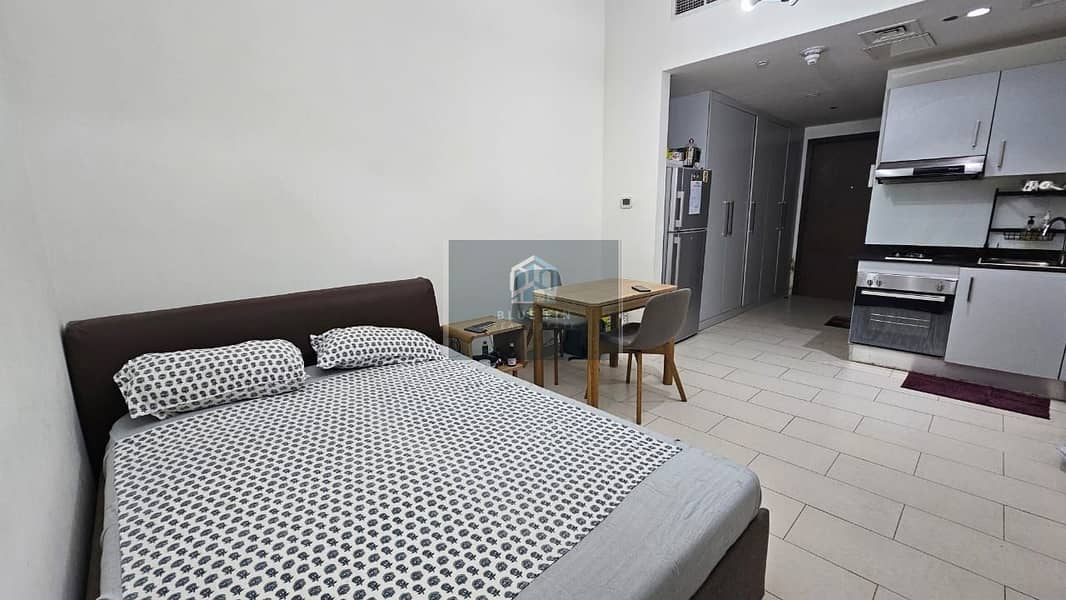 Near to Bus nd Metro Station | Pool View | Vacant