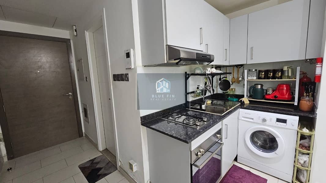 Near to Bus nd Metro Station | Pool View | Vacant