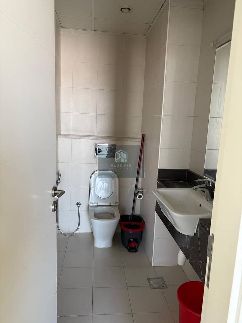 Near to Bus nd Metro Station | Pool View | Vacant