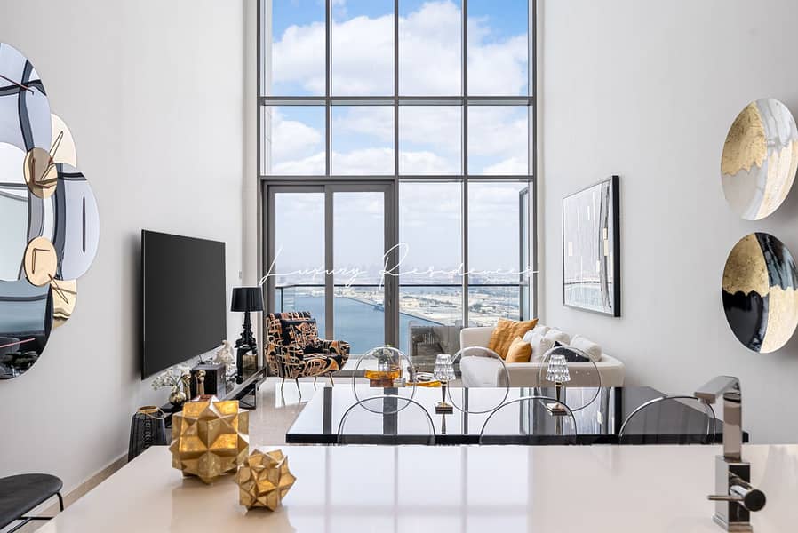 **Exquisite 2-bed Seafront Apartment | Sea Views**