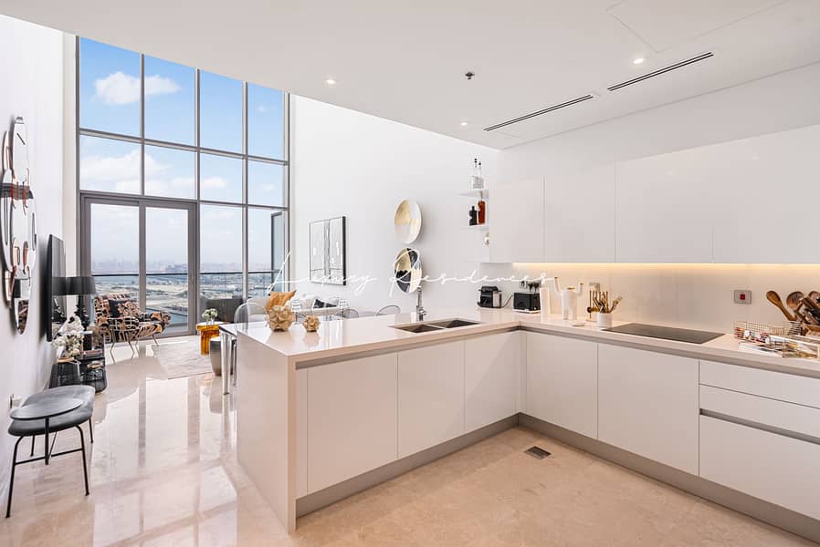 **Exquisite 2-bed Seafront Apartment | Sea Views** - Image 9