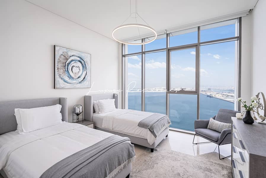 **Exquisite 2-bed Seafront Apartment | Sea Views** - Image 19