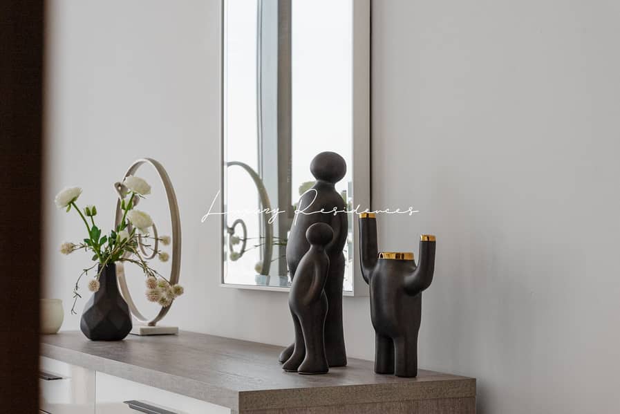 **Exquisite 2-bed Seafront Apartment | Sea Views** - Image 21