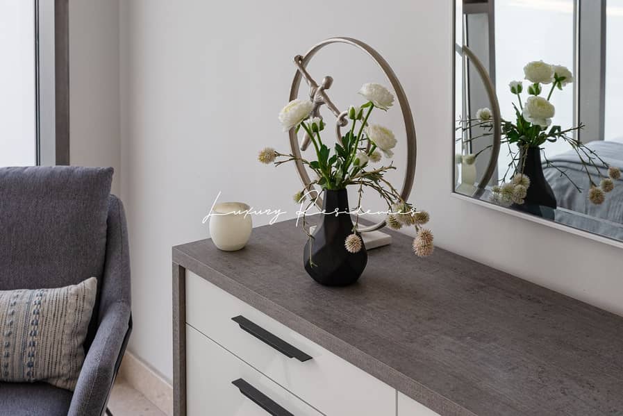 **Exquisite 2-bed Seafront Apartment | Sea Views** - Image 22