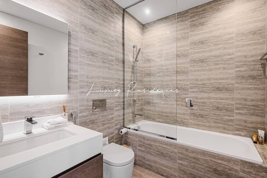 **Exquisite 2-bed Seafront Apartment | Sea Views** - Image 23