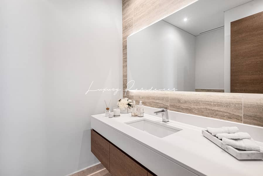 **Exquisite 2-bed Seafront Apartment | Sea Views** - Image 24