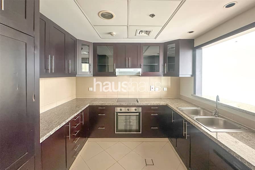 Golf course view | Modern | Chiller Free