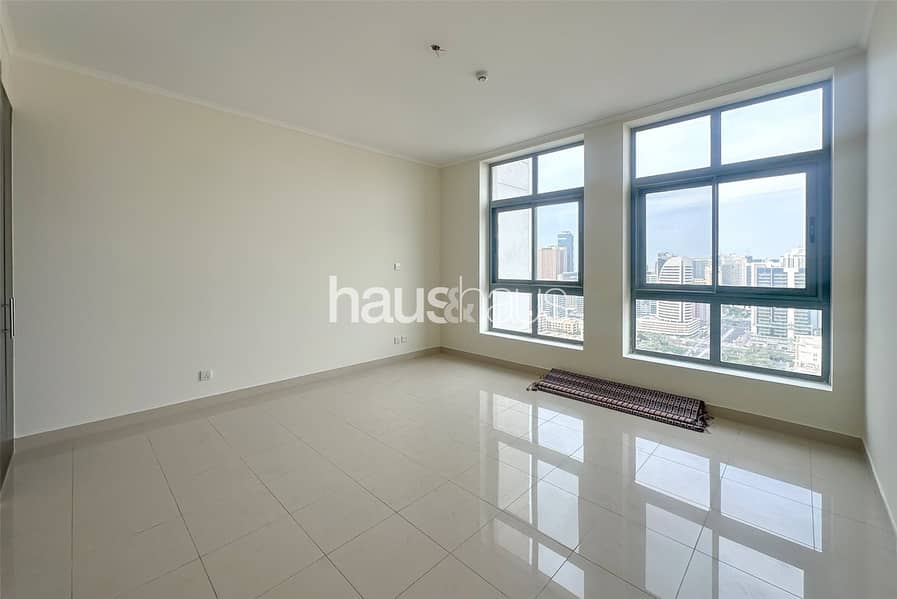 Golf course view | Modern | Chiller Free