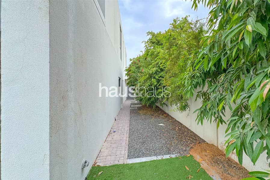 Corner plot | Vacant now | Backing small park - Image 6