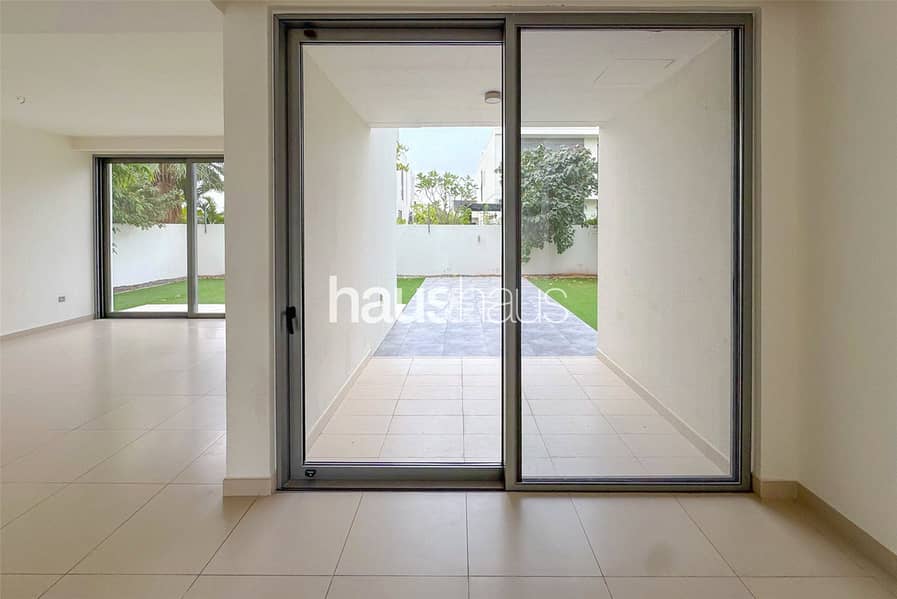 Corner plot | Vacant now | Backing small park - Image 7