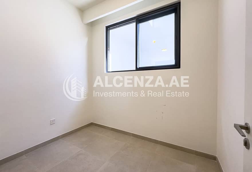 Elegant 3 Bedroom | Huge Layout | Single Row - Image 8