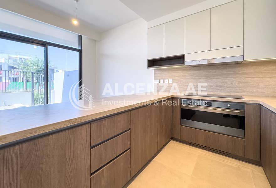 Elegant 3 Bedroom | Huge Layout | Single Row - Image 9