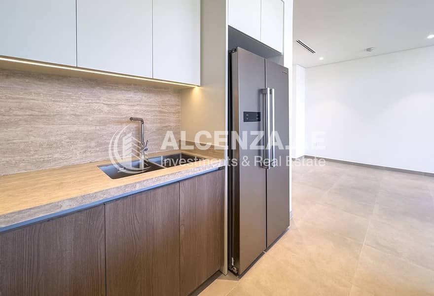 Elegant 3 Bedroom | Huge Layout | Single Row - Image 11