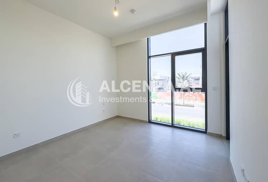 Elegant 3 Bedroom | Huge Layout | Single Row - Image 14