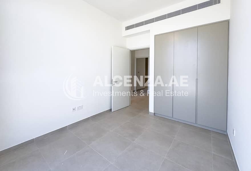 Elegant 3 Bedroom | Huge Layout | Single Row - Image 18