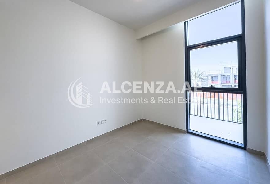 Elegant 3 Bedroom | Huge Layout | Single Row - Image 22