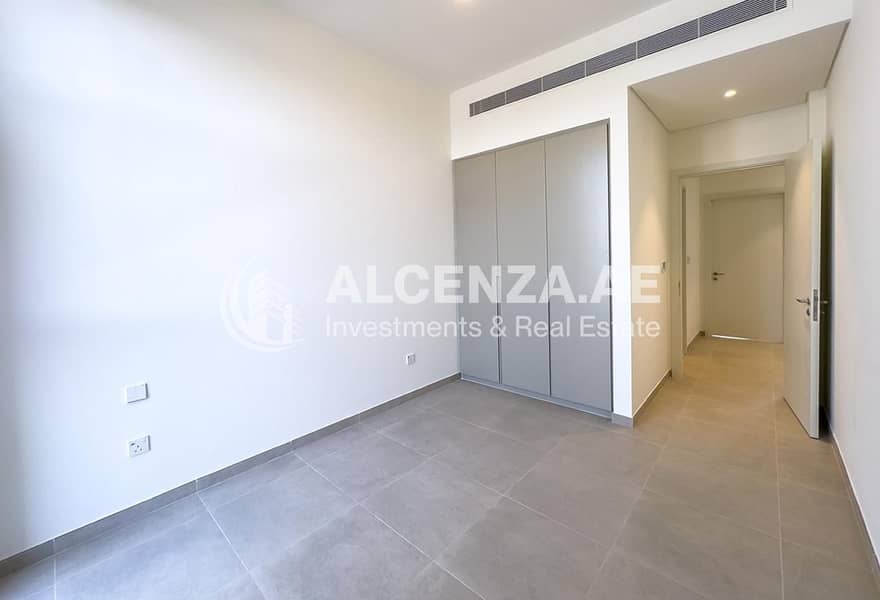 Elegant 3 Bedroom | Huge Layout | Single Row - Image 25