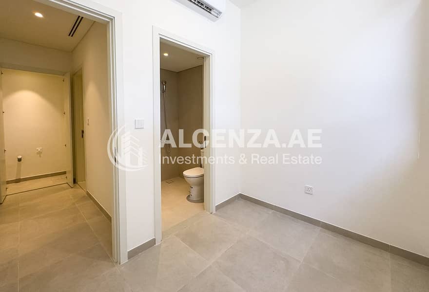 Elegant 3 Bedroom | Huge Layout | Single Row - Image 27