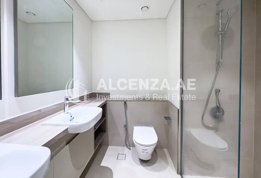 Elegant 3 Bedroom | Huge Layout | Single Row - Image 30