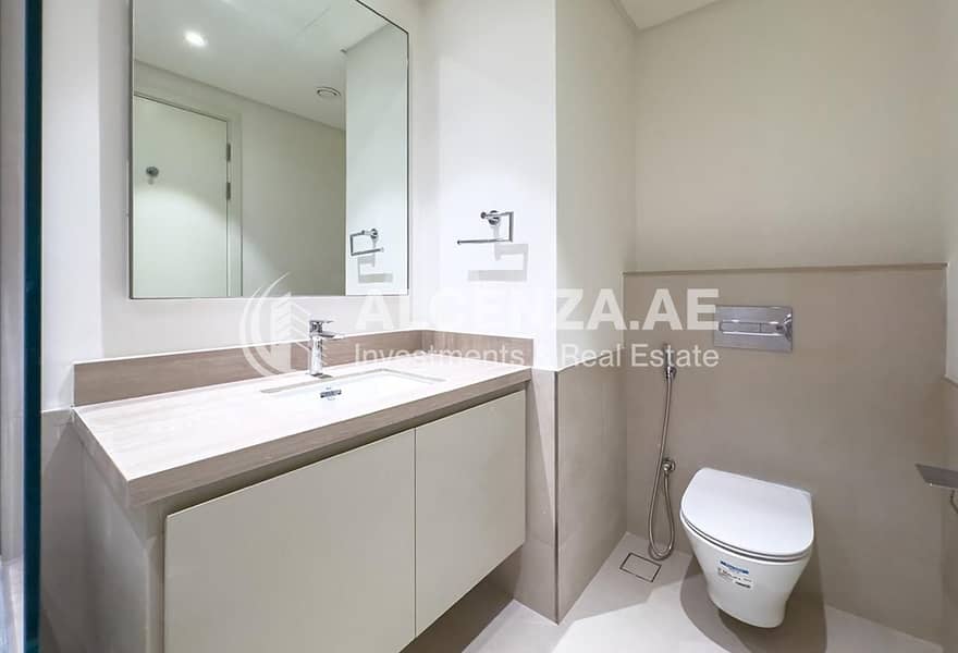 Elegant 3 Bedroom | Huge Layout | Single Row - Image 32