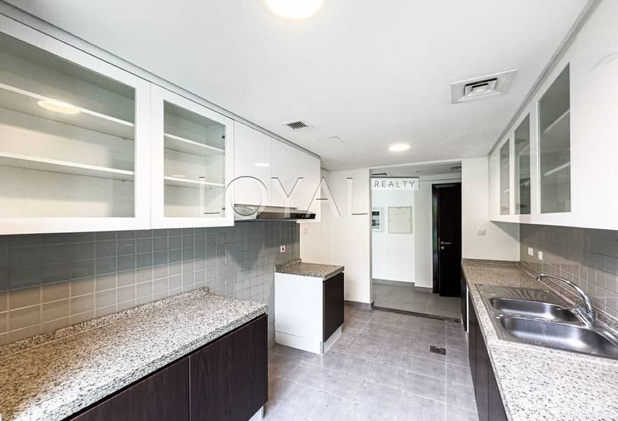 Premium Location | Well Maintained | Spacious - Image 10