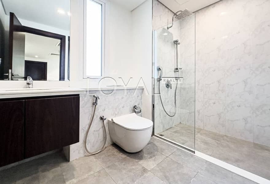 Premium Location | Well Maintained | Spacious - Image 21