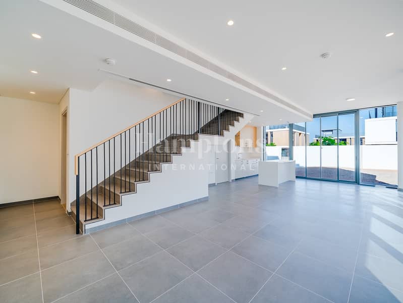 Single Row | Large Layout | Vacant