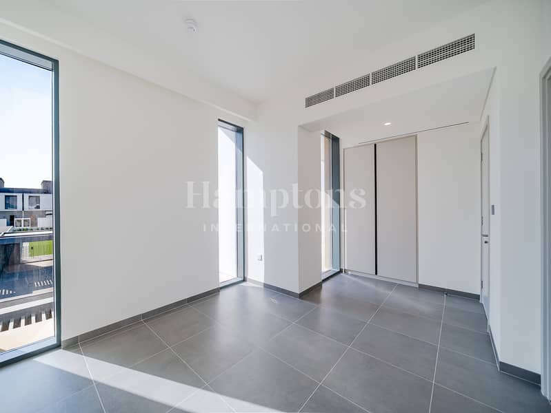 Single Row | Large Layout | Vacant - Image 6