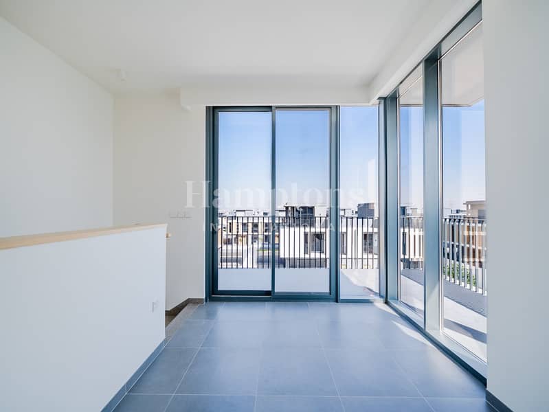 Single Row | Large Layout | Vacant - Image 8