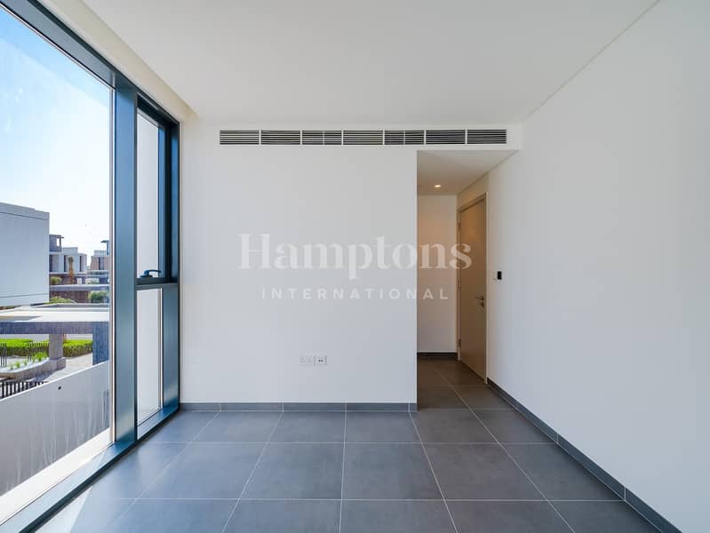 Single Row | Large Layout | Vacant - Image 9