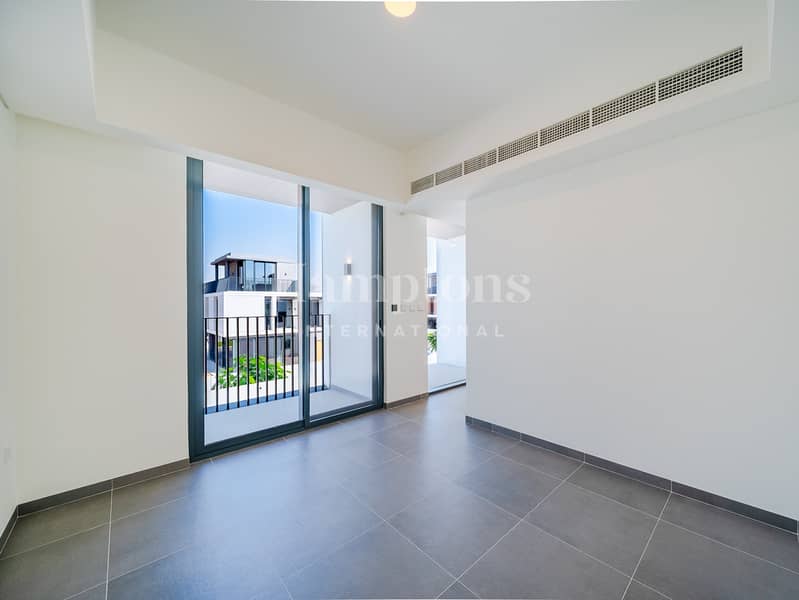 Single Row | Large Layout | Vacant - Image 11